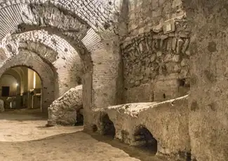Komplex von San Lorenzo Maggiore & Archäologisches Gebiet: Eintritt + Audio Guide, Neapel, Italien. Komplex von San Lorenzo Maggiore & Archäologisches Gebiet: Eintritt + Audio Guide, Neapel, Italien.