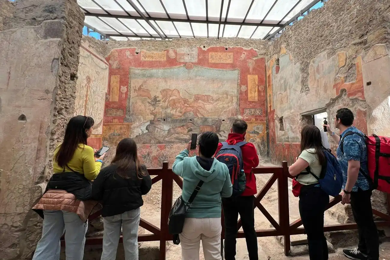 Insel Capri und Pompeji: Geführte Tour + Hin- und Rückfahrt von Neapel, Neapel, Italien. Insel Capri und Pompeji: Geführte Tour + Hin- und Rückfahrt von Neapel, Neapel, Italien.