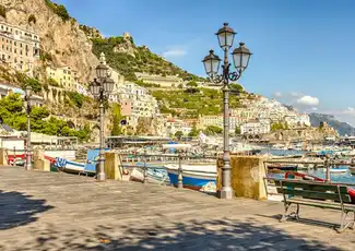 Sorrent und die Amalfiküste: Tagesausflug von Neapel aus, Neapel, Italien. Sorrent und die Amalfiküste: Tagesausflug von Neapel aus, Neapel, Italien.