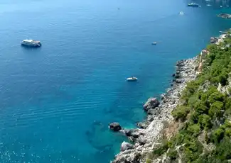 Capri Bootsausflug: Von Küste bis Küste, Capri, Italien. Capri Bootsausflug: Von Küste bis Küste, Capri, Italien.