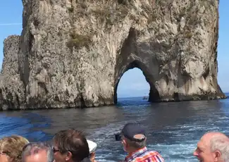 Insel Capri & Blaue Grotte: Geführte Tour in kleiner Gruppe + Hin- und Rückfahrt ab Neapel, Neapel, Italien. Insel Capri & Blaue Grotte: Geführte Tour in kleiner Gruppe + Hin- und Rückfahrt ab Neapel, Neapel, Italien.