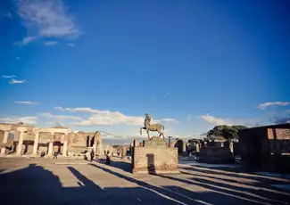 Pompeji, Amalfiküste und Sorrent: Tagesausflug von Rom aus, Rom, Italien. Pompeji, Amalfiküste und Sorrent: Tagesausflug von Rom aus, Rom, Italien.