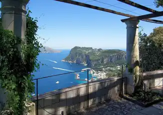 Capri und Sorrent: Tagesausflug von Neapel, Neapel, Italien. Capri und Sorrent: Tagesausflug von Neapel, Neapel, Italien.