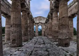Paestum: Skip The Line Ticket + Hin- und Rückfahrt von Neapel mit dem Zug, Paestum, Italien. Paestum: Skip The Line Ticket + Hin- und Rückfahrt von Neapel mit dem Zug, Paestum, Italien.