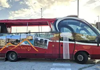 Tramvia Neapel: Hop-on Hop-off Stadtbus Tour, Neapel, Italien. Tramvia Neapel: Hop-on Hop-off Stadtbus Tour, Neapel, Italien.