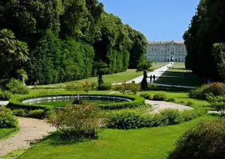 Königspalast von Caserta: Priorisierter Eintritt + Hin- und Rückfahrt ab Neapel, Caserta, Italien. Königspalast von Caserta: Priorisierter Eintritt + Hin- und Rückfahrt ab Neapel, Caserta, Italien.