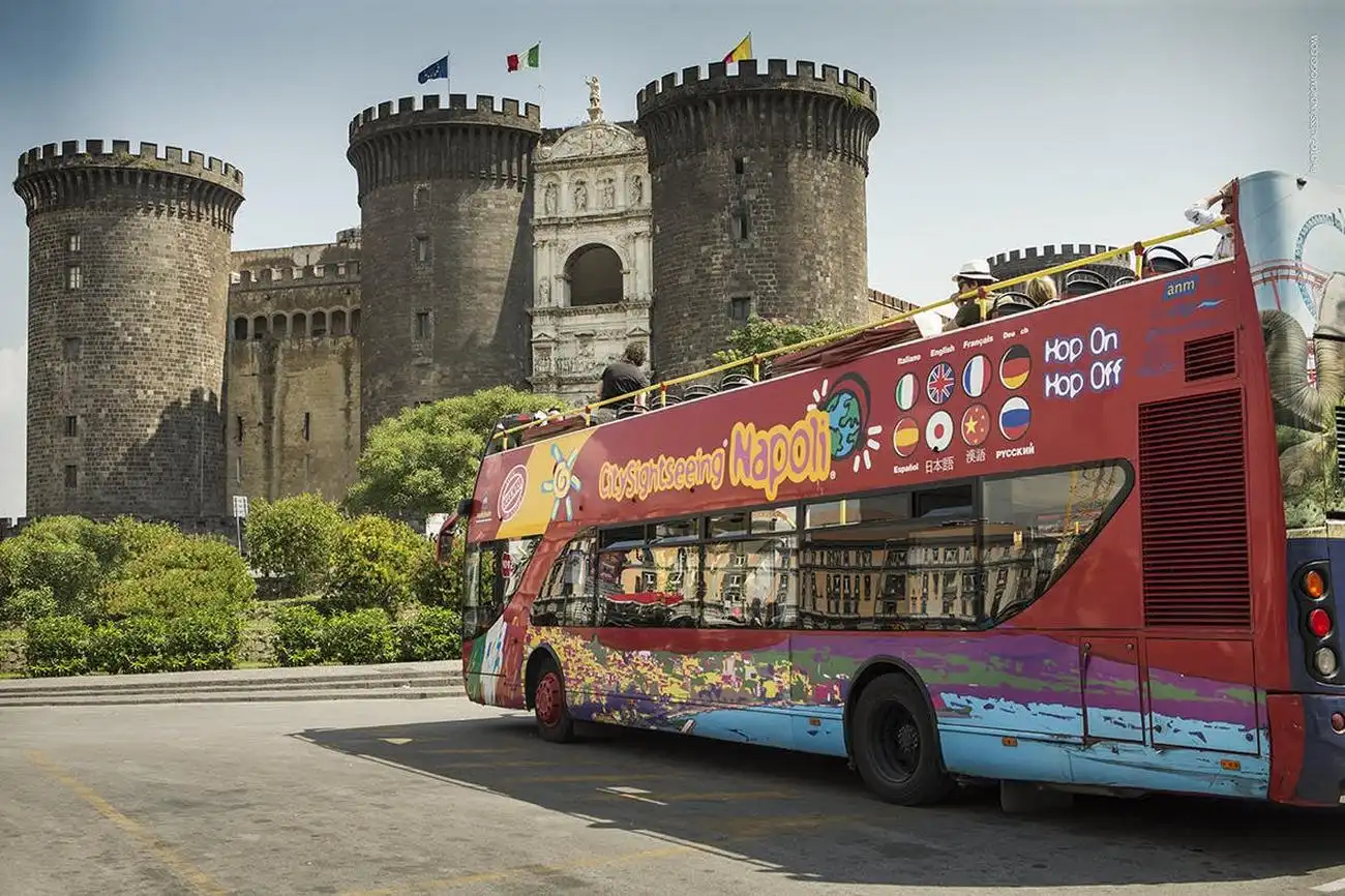 City Sightseeing Neapel: Hop on Hop Off Tour, Neapel, Italien. City Sightseeing Neapel: Hop on Hop Off Tour, Neapel, Italien.