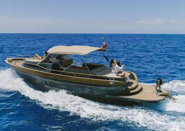 Capri: Bootstour für kleine Gruppen ab Neapel, Neapel, Italien. Capri: Bootstour für kleine Gruppen ab Neapel, Neapel, Italien.