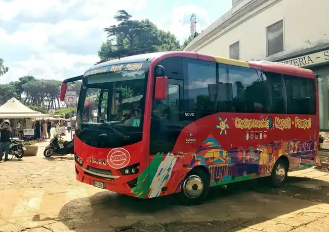 Nur Transport: Hin- und Rückfahrt mit dem Shuttle-Bus von Neapel nach Pompeji, Pompeji, Italien. Nur Transport: Hin- und Rückfahrt mit dem Shuttle-Bus von Neapel nach Pompeji, Pompeji, Italien.