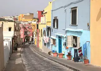 Insel Procida: Tagestour ab Neapel mit Mittagessen, Neapel, Italien. Insel Procida: Tagestour ab Neapel mit Mittagessen, Neapel, Italien.