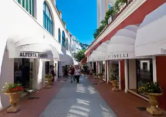 Capri und Sorrent: Tagesausflug von Neapel, Neapel, Italien. Capri und Sorrent: Tagesausflug von Neapel, Neapel, Italien.