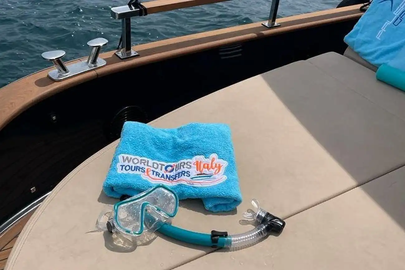 Capri: Bootstour für kleine Gruppen ab Neapel, Neapel, Italien. Capri: Bootstour für kleine Gruppen ab Neapel, Neapel, Italien.