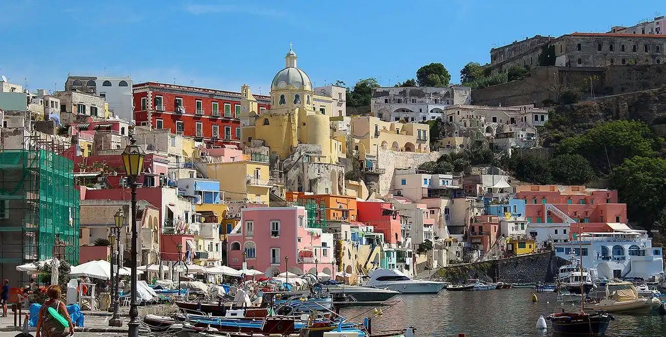 Insel Procida: Tagestour ab Neapel mit Mittagessen, Neapel, Italien. Insel Procida: Tagestour ab Neapel mit Mittagessen, Neapel, Italien.