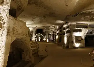 Katakomben von San Gennaro in Neapel: Führung, Neapel, Italien. Katakomben von San Gennaro in Neapel: Führung, Neapel, Italien.