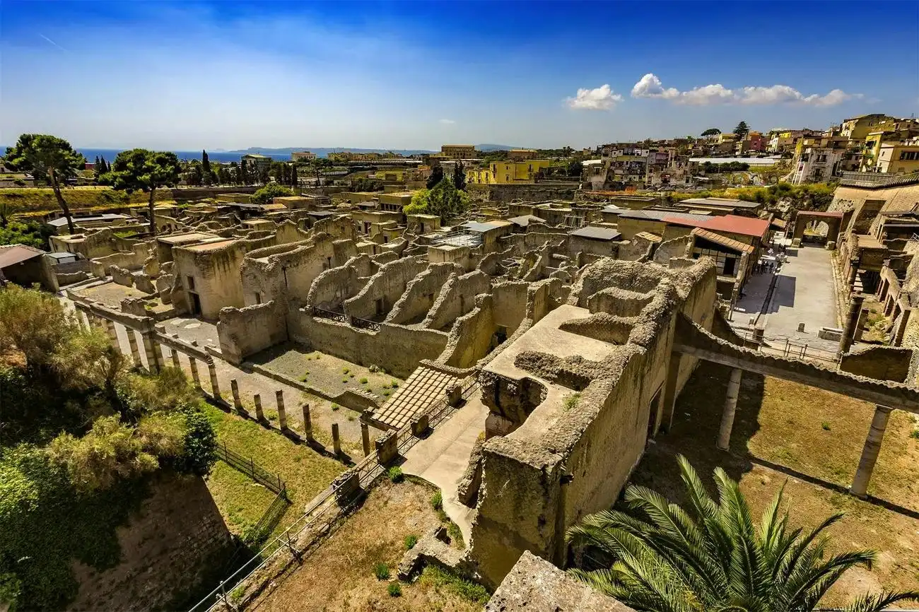 Herculaneum: Einwegzug nach/von Neapel, Ercolano, Italien. Herculaneum: Einwegzug nach/von Neapel, Ercolano, Italien.