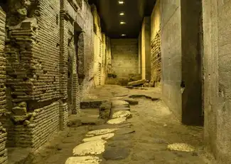 Komplex von San Lorenzo Maggiore & Archäologisches Gebiet: Eintritt + Audio Guide, Neapel, Italien. Komplex von San Lorenzo Maggiore & Archäologisches Gebiet: Eintritt + Audio Guide, Neapel, Italien.