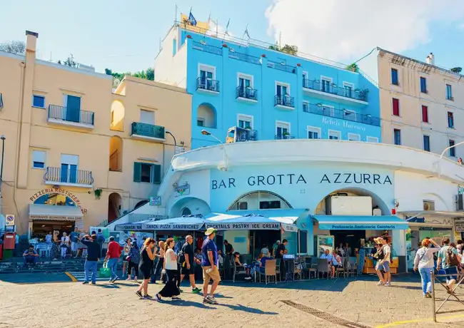Insel Capri und Pompeji: Geführte Tour + Hin- und Rückfahrt von Neapel, Neapel, Italien. Insel Capri und Pompeji: Geführte Tour + Hin- und Rückfahrt von Neapel, Neapel, Italien.