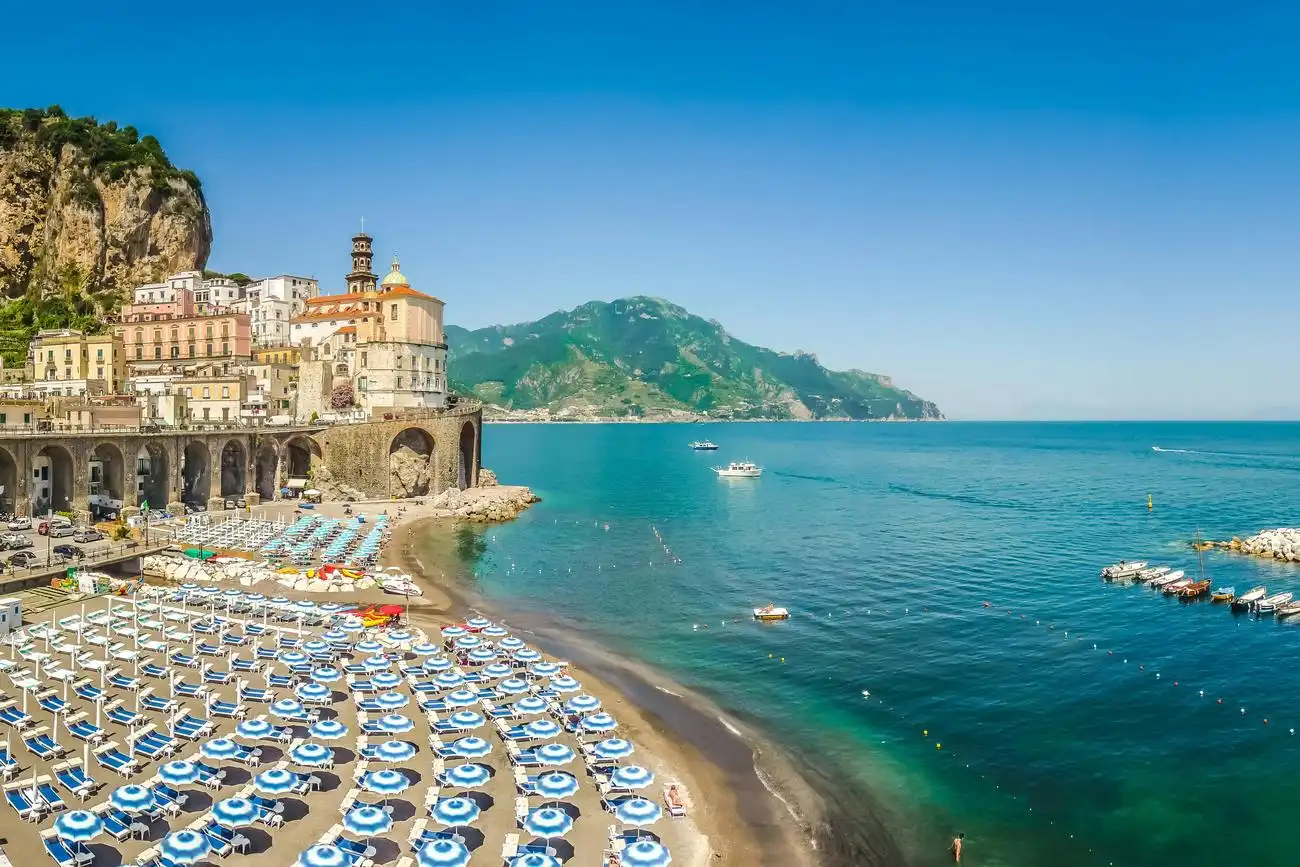 Amalfi, Positano, Sorrento und Ravello: Tagesausflug von Pompei, Neapel, Italien. Amalfi, Positano, Sorrento und Ravello: Tagesausflug von Pompei, Neapel, Italien.